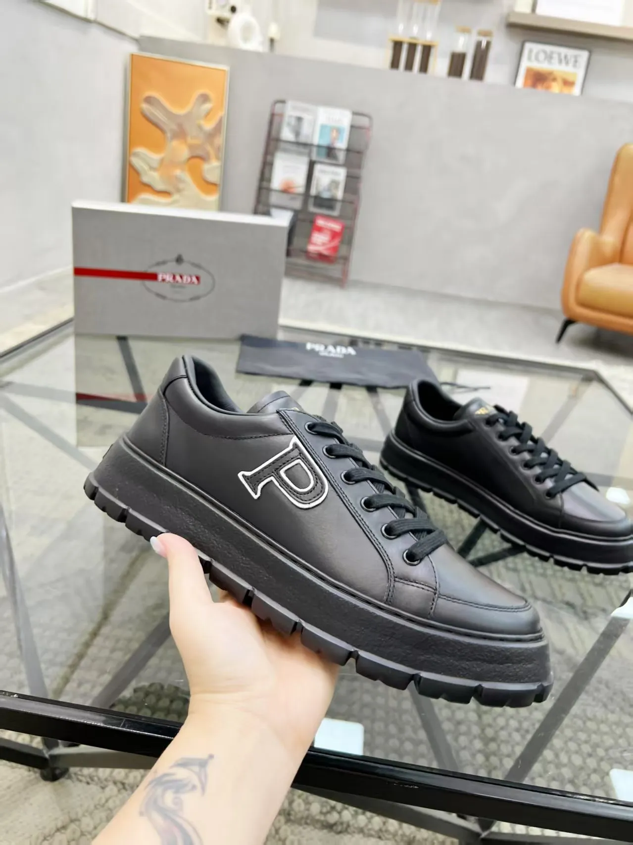 Men's Men's Shoes 💰440 [New Style] 🎍🎍Prada Prada's new men's leather sneakers, the highest version on the market, any comparison is welcome🆚! The original leather has excellent texture and is super high-end! Fetal sheep net lining imported from Italy, removable pad! Luxurious materials and fine workmanship, highly recommended! Code: 38-44 (45 can be customized